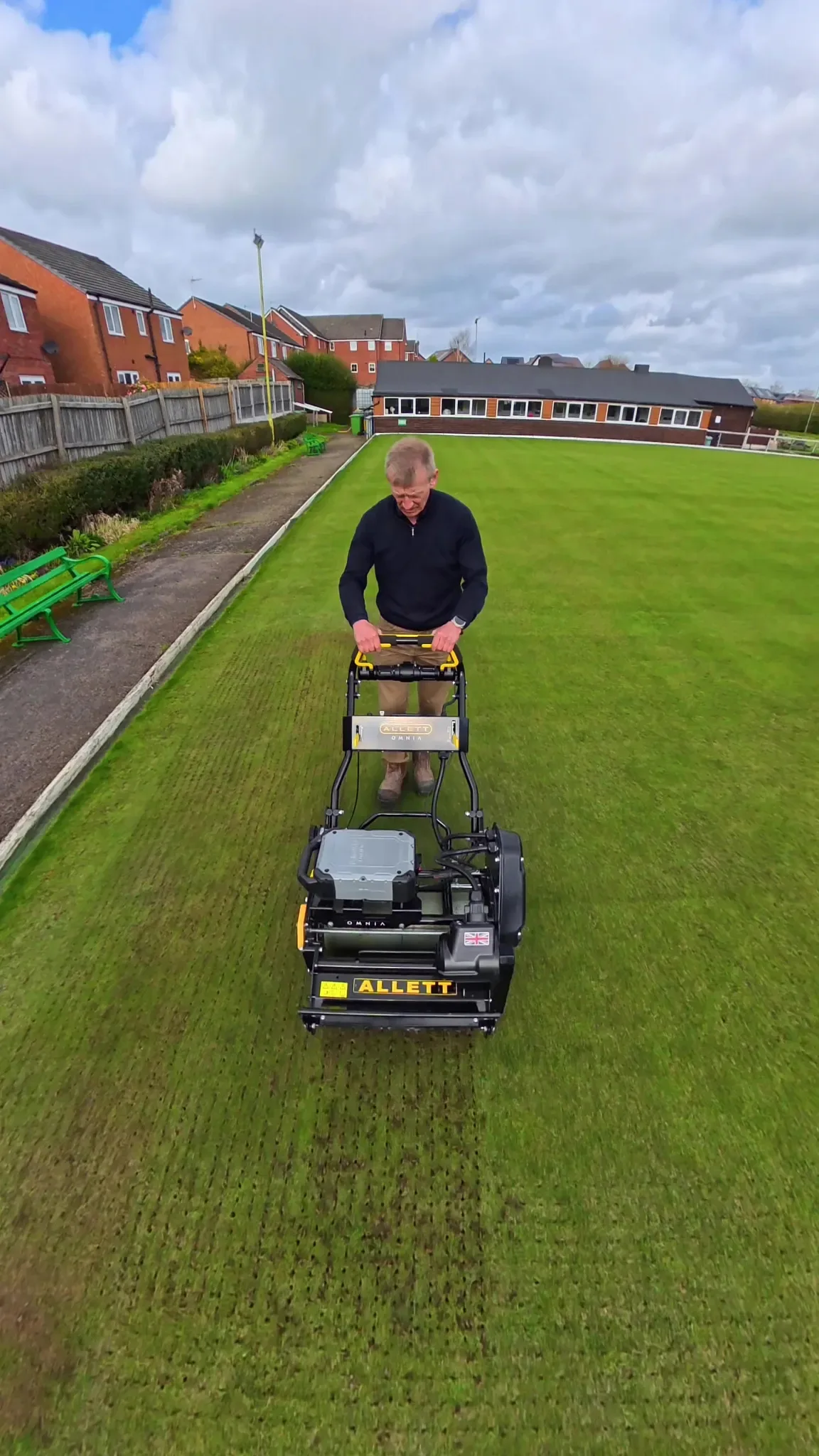 Kosiarka OMNIA od Allett Mowers – wysoka wydajność przy niskiej emisji Kosiarka OMNIA od Allett Mowers – wysoka wydajność przy niskiej emisji
